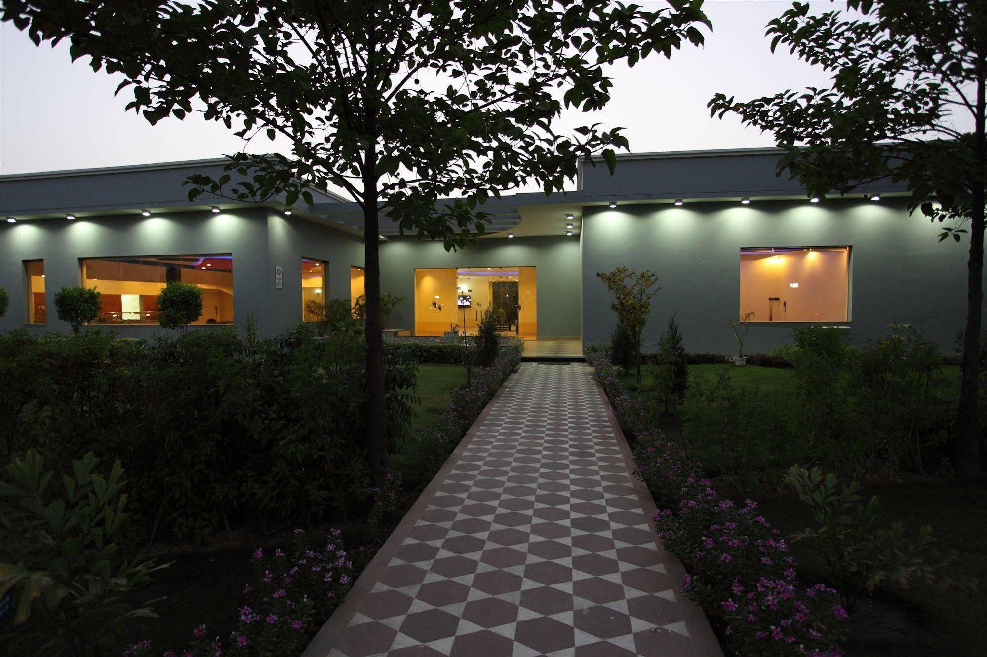 Shri Radha Brij Vasundhara Resort & Spa Govardhan Exteriör bild