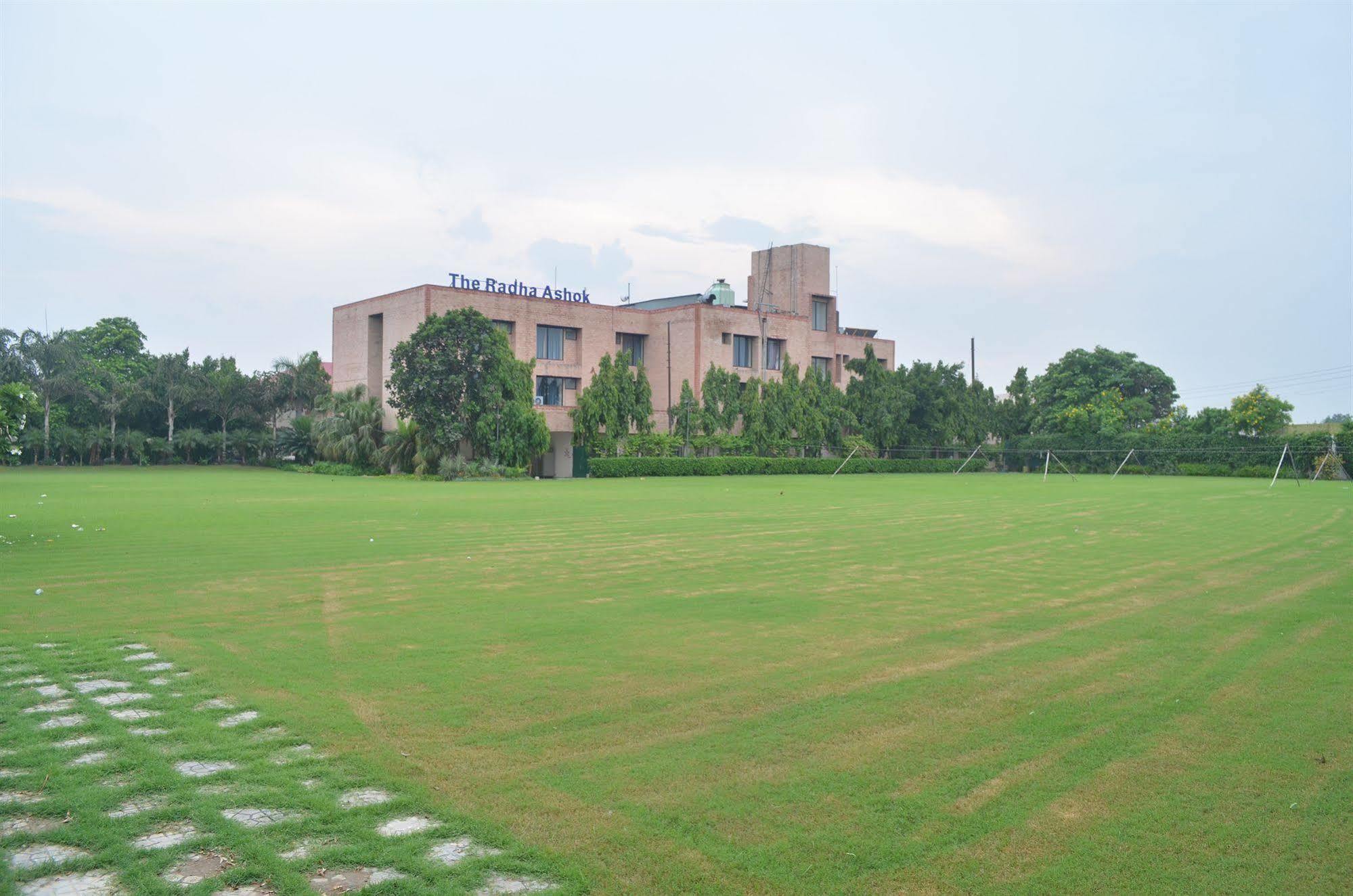 Shri Radha Brij Vasundhara Resort & Spa Govardhan Exteriör bild