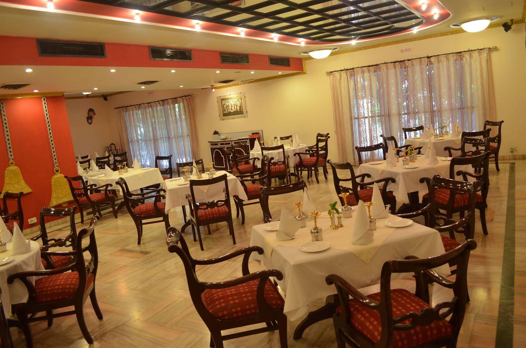 Shri Radha Brij Vasundhara Resort & Spa Govardhan Exteriör bild