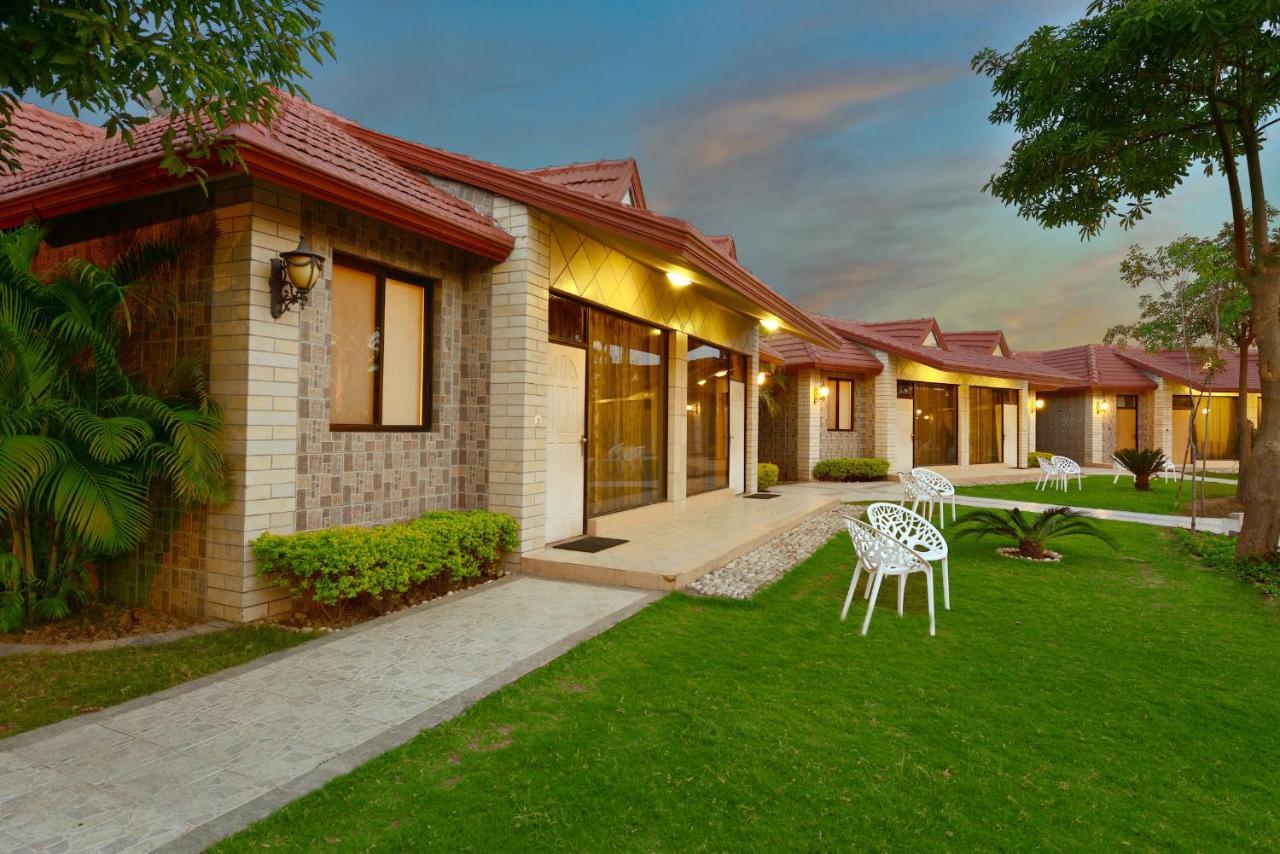 Shri Radha Brij Vasundhara Resort & Spa Govardhan Exteriör bild