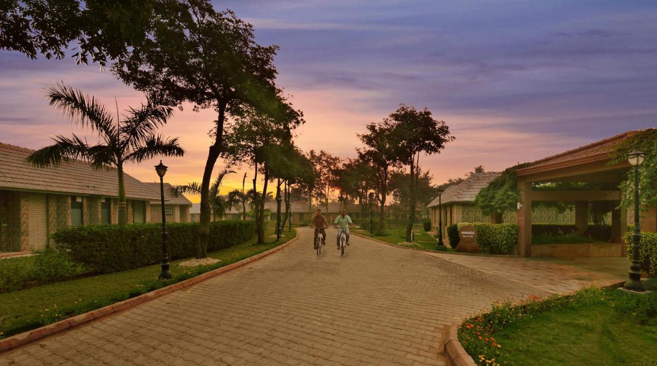 Shri Radha Brij Vasundhara Resort & Spa Govardhan Exteriör bild